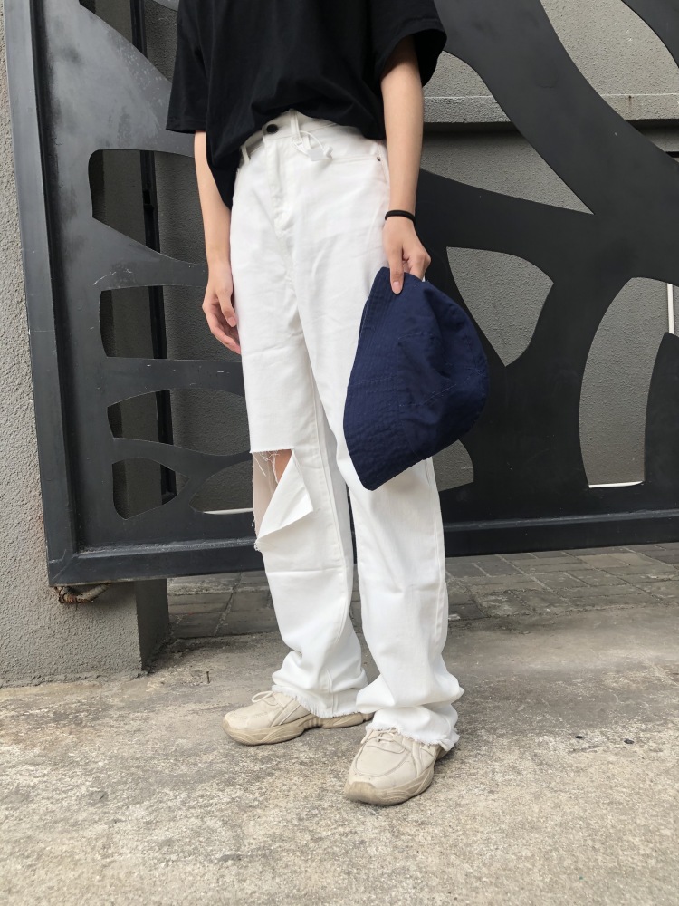 啊焚-广东省·广州市·番禺区-***、美图秀秀-平时喜欢p图,熟悉修图软件,休闲风穿搭。
高160 /44公斤。学生穿搭或者通勤穿搭都可以。