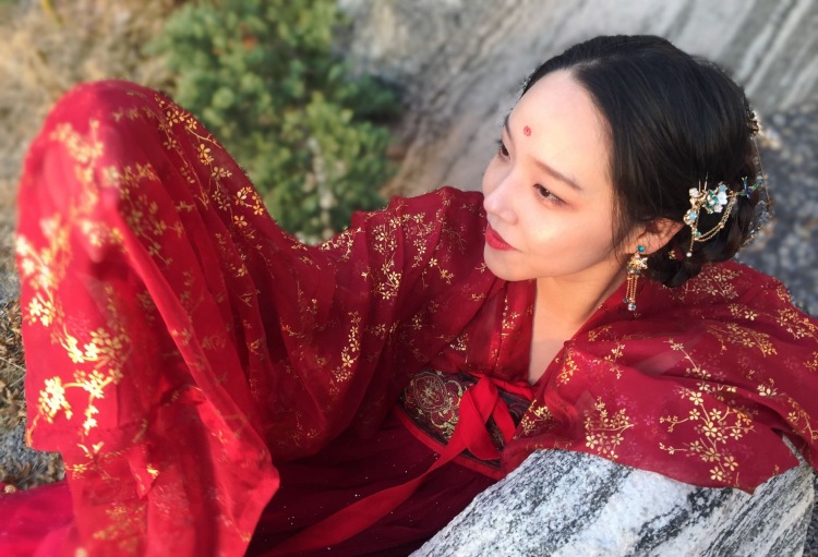 G-陕西省·渭南市·大荔县--接单范围:买家秀。教育类研究生在读,能够驾驭多种风格,喜欢摄影,镜头感强,扛得住原相机!