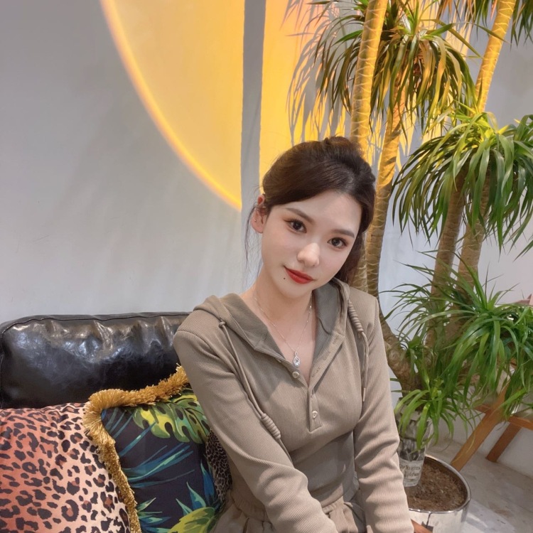 🍓-天津市·天津市·西青区--可以拍买家秀 寄拍 衣服 首饰 等等都可以 身高162 体重95斤 人美事少不矫情 以绝对敬业的态度对待每一单