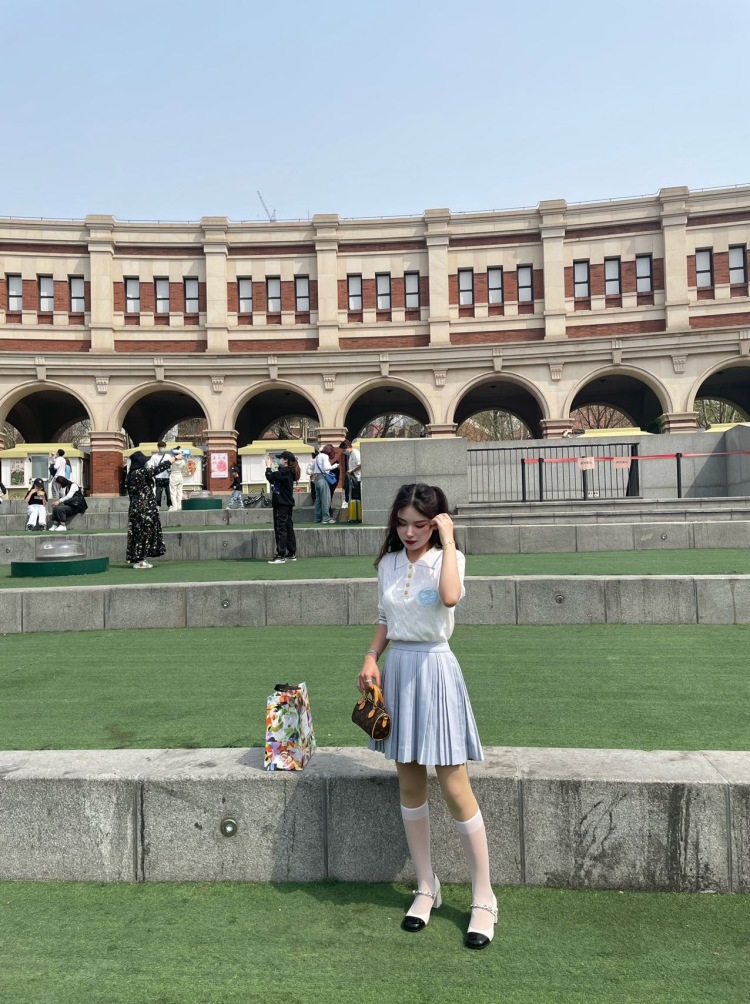 🍓-天津市·天津市·西青区--可以拍买家秀 寄拍 衣服 首饰 等等都可以 身高162 体重95斤 人美事少不矫情 以绝对敬业的态度对待每一单