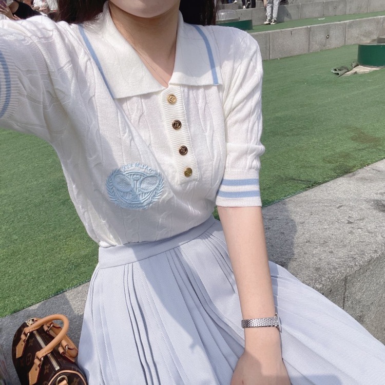 🍓-天津市·天津市·西青区--可以拍买家秀 寄拍 衣服 首饰 等等都可以 身高162 体重95斤 人美事少不矫情 以绝对敬业的态度对待每一单