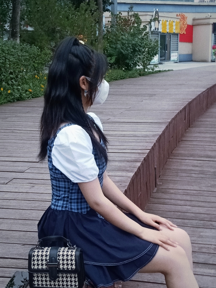 ami-甘肃省·天水市·麦积区-抖音,快手,某红薯,微博-年龄18,身高172,体重100,职业学生,会拍照,剪视频,喜欢摄影拍照、探店、音乐美术,拍照不错,长得还行,可接商品、衣服、饰品寄拍