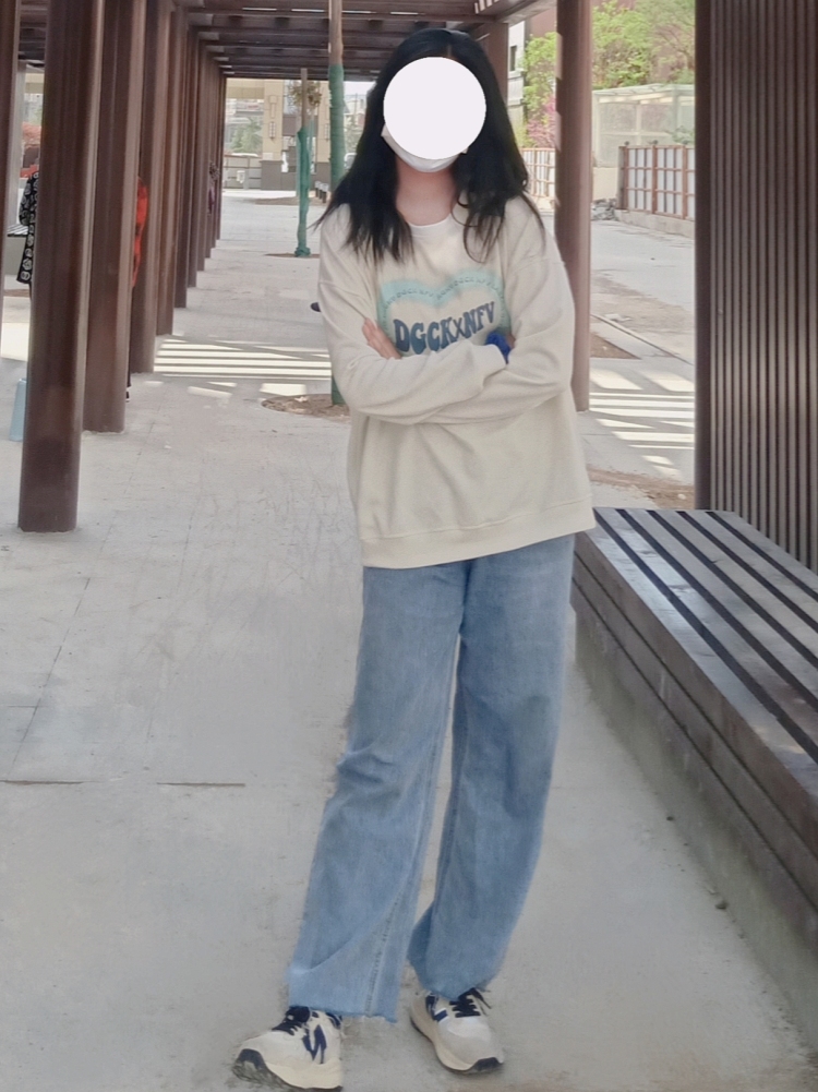 ami-甘肃省·天水市·麦积区-抖音,快手,某红薯,微博-年龄18,身高172,体重100,职业学生,会拍照,剪视频,喜欢摄影拍照、探店、音乐美术,拍照不错,长得还行,可接商品、衣服、饰品寄拍