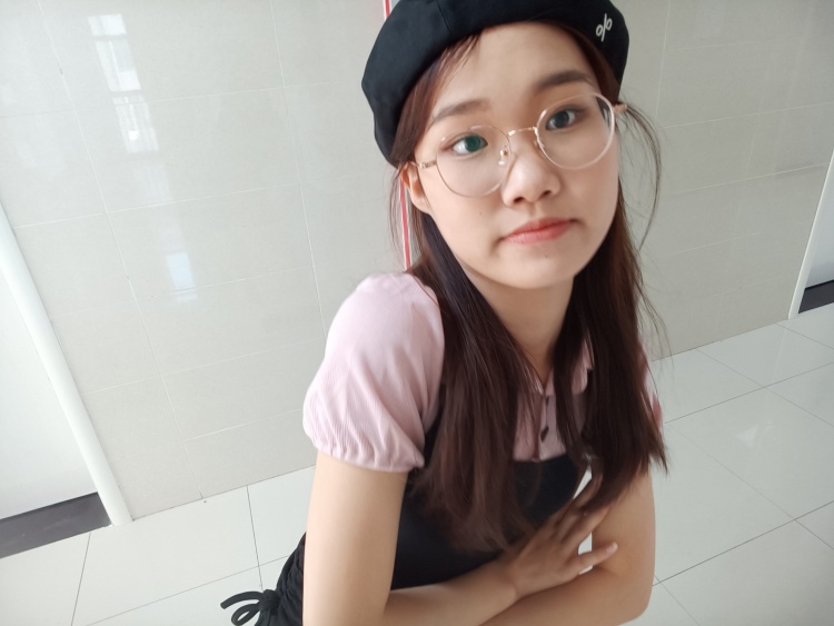 YY-江苏省·常州市·新北区-抖音-买家秀,会拍照,修图,身高170厘米,体重106斤,社交平台一般是抖音较多。