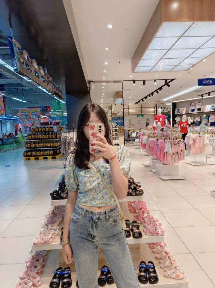 小仙女-四川省·宜宾市·长宁县--喜欢拍照,喜欢尝试新的东西,会修图,为人诚信,随时接单,期待合作