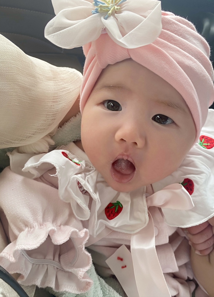 杨玲-广东省·东莞市·樟木头镇-抖音-本人小个子,145cm86斤,会化妆
宝宝5个月,服装73码,身高65cm体重15斤
本人和宝宝都可以接(不接私密物品比如内衣裤等)