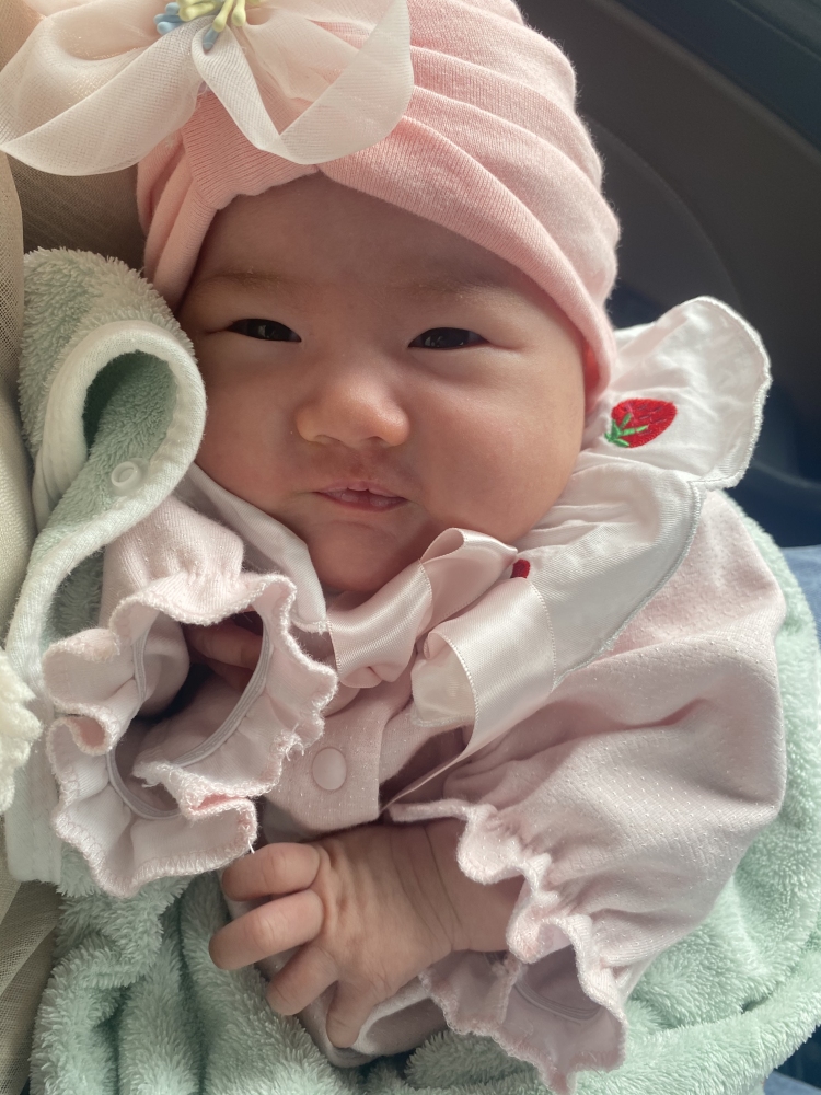 杨玲-广东省·东莞市·樟木头镇-抖音-本人小个子,145cm86斤,会化妆
宝宝5个月,服装73码,身高65cm体重15斤
本人和宝宝都可以接(不接私密物品比如内衣裤等)