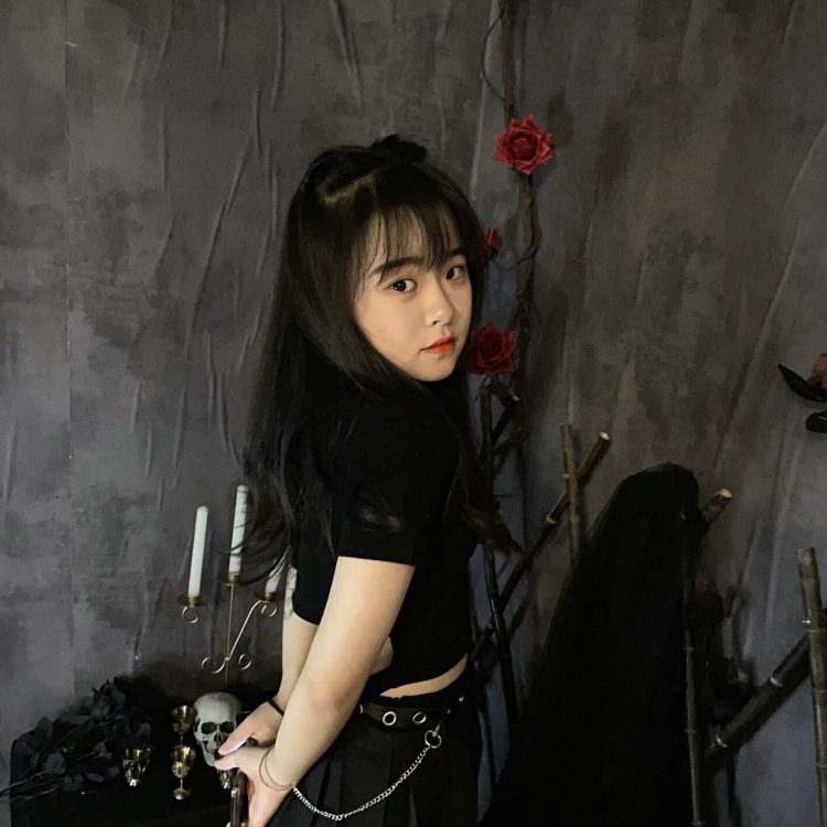 婷婷子.-吉林省·白山市·浑江区--我是一名准大一学生.特长:唱歌,跳舞
抖音.快手.某红薯都有玩 也都有点粉丝量
接单服务范围,如:买家秀、种草带货.私域
•APPI小程序|游戏1网站测评推广、店铺代
播-短视频vlog创作、开箱测评