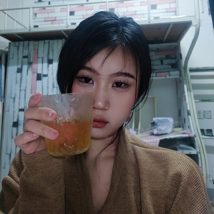 Hulda:me-湖北省·武汉市·洪山区-某红薯-素人一个,喜欢化妆,穿搭还可以,前期基本都可接受,有意向可以联系我