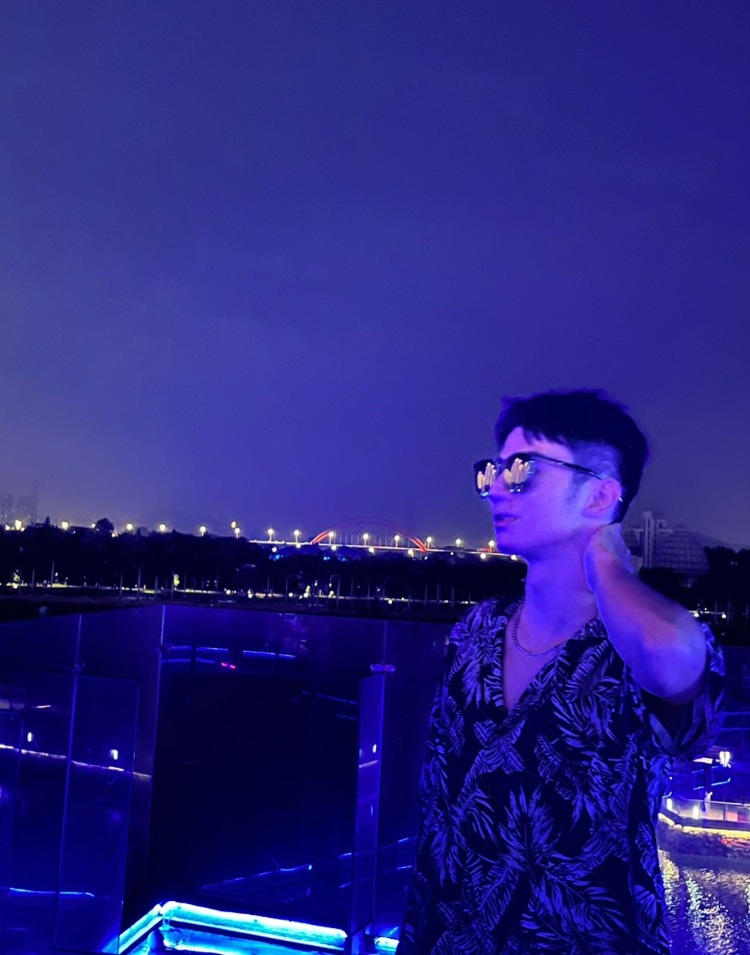 多肉-福建省·泉州市·石狮市-抖音、某红薯、得物-男,20岁,身高180,体重138,有肌肉,衣服架子大部分衣服都撑的起来,想做寄拍模特,拼多多、淘宝,探店打卡,风格随意切换,(衣服、鞋子、墨镜、包、帽子、饰品都可)