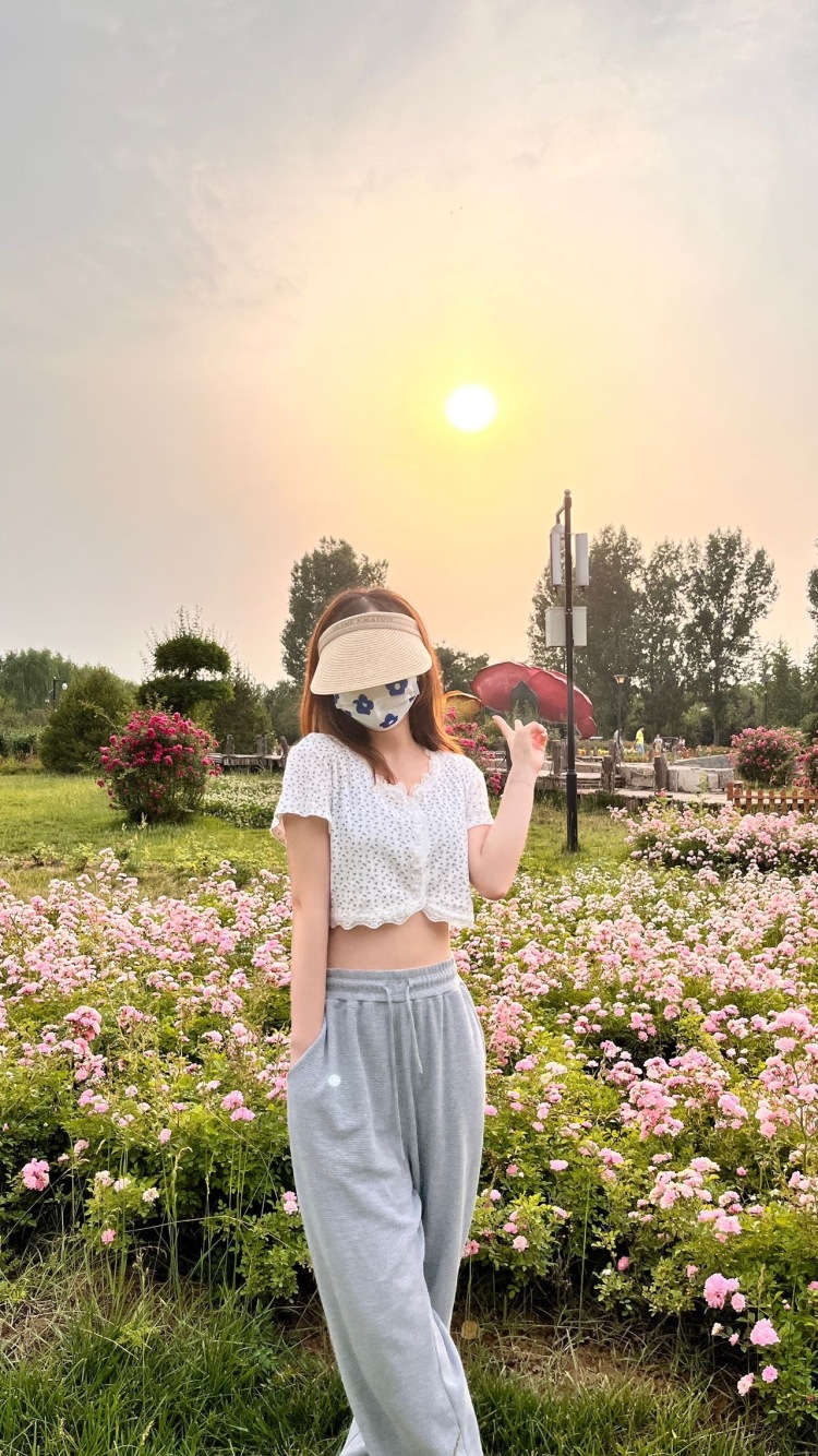 .-河南省·郑州市·金水区--寄拍接单
穿衣可尝试多种穿衣风格 会修图
身高165体重98