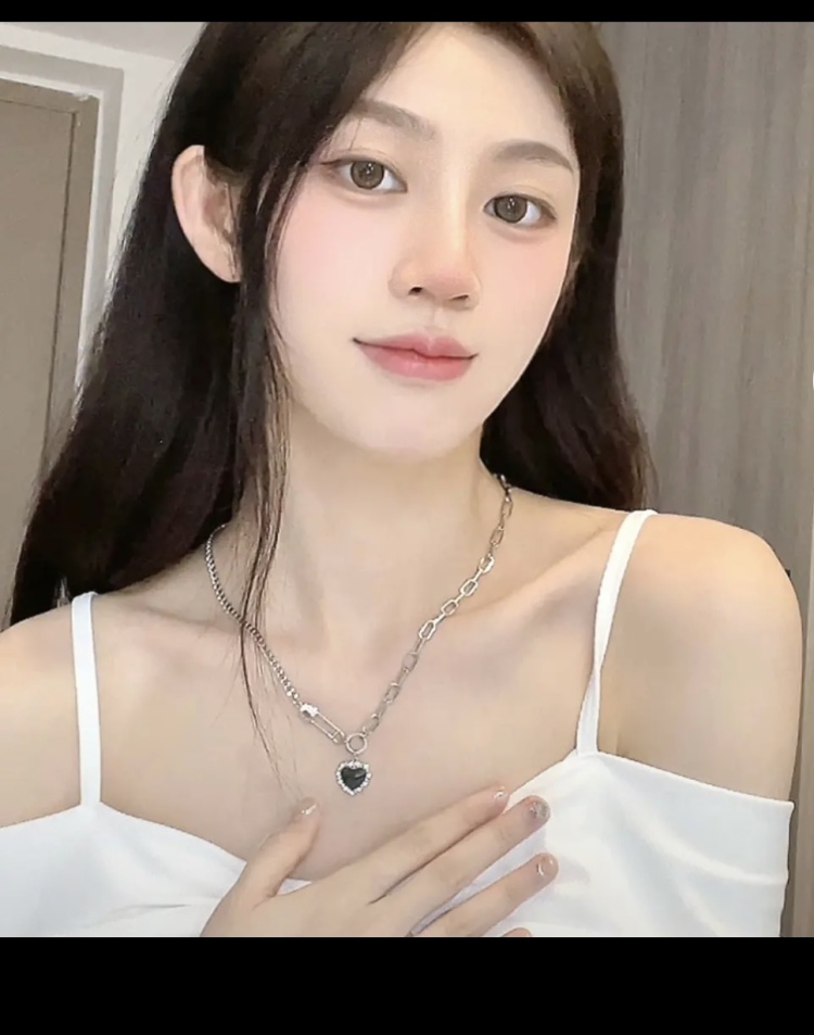 我喜欢真诚的人-湖南省·湘潭市·岳塘区--抖音有一些粉丝基础，有很多次拍衣服的经验，对拍衣服都自己的风格和感觉，会给衣服拍出大片的感觉