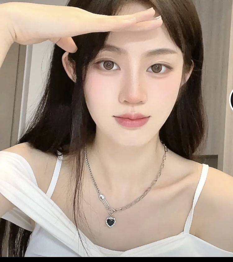 我喜欢真诚的人-湖南省·湘潭市·岳塘区--抖音有一些粉丝基础，有很多次拍衣服的经验，对拍衣服都自己的风格和感觉，会给衣服拍出大片的感觉