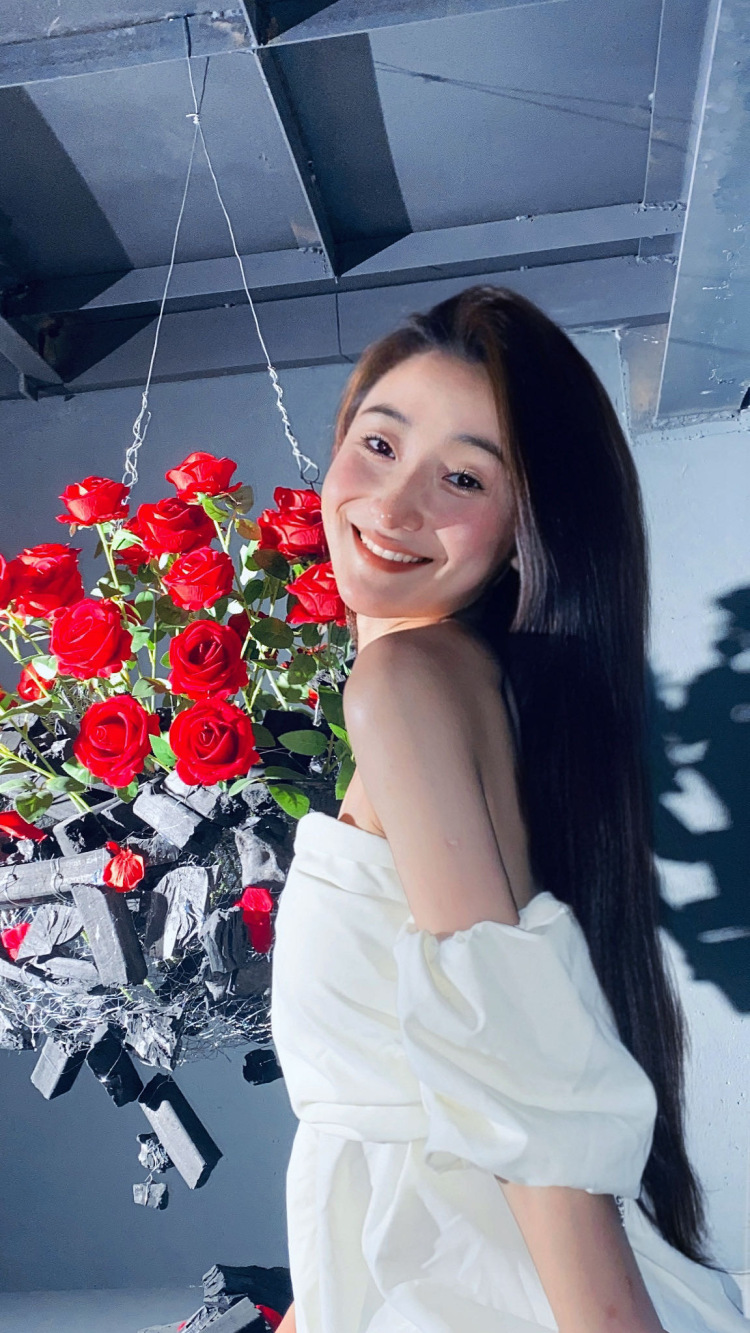 YiyiCuixin艺-山西省·忻州市·忻府区-抖音-擅长剪辑 表演专业本科生 懂自媒体 了解美妆
了解健身饮食 擅长拍视频等等等等