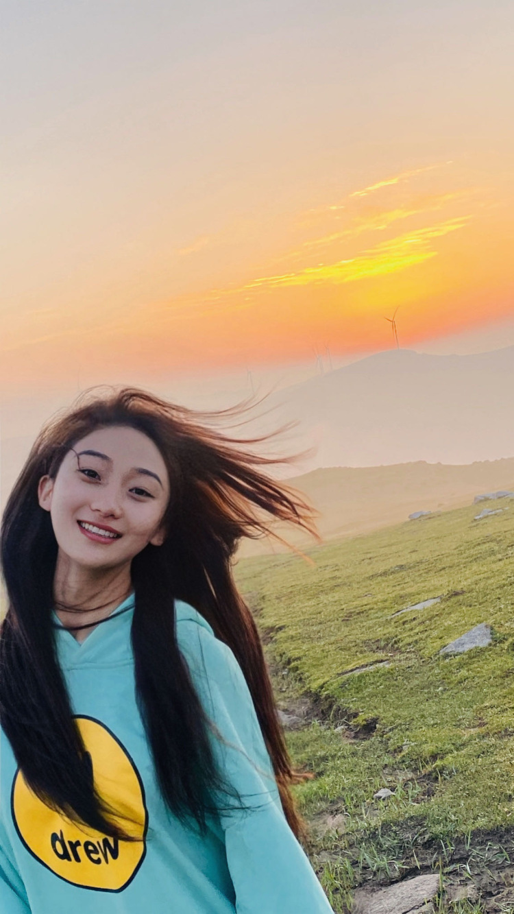 YiyiCuixin艺-山西省·忻州市·忻府区-抖音-擅长剪辑 表演专业本科生 懂自媒体 了解美妆
了解健身饮食 擅长拍视频等等等等