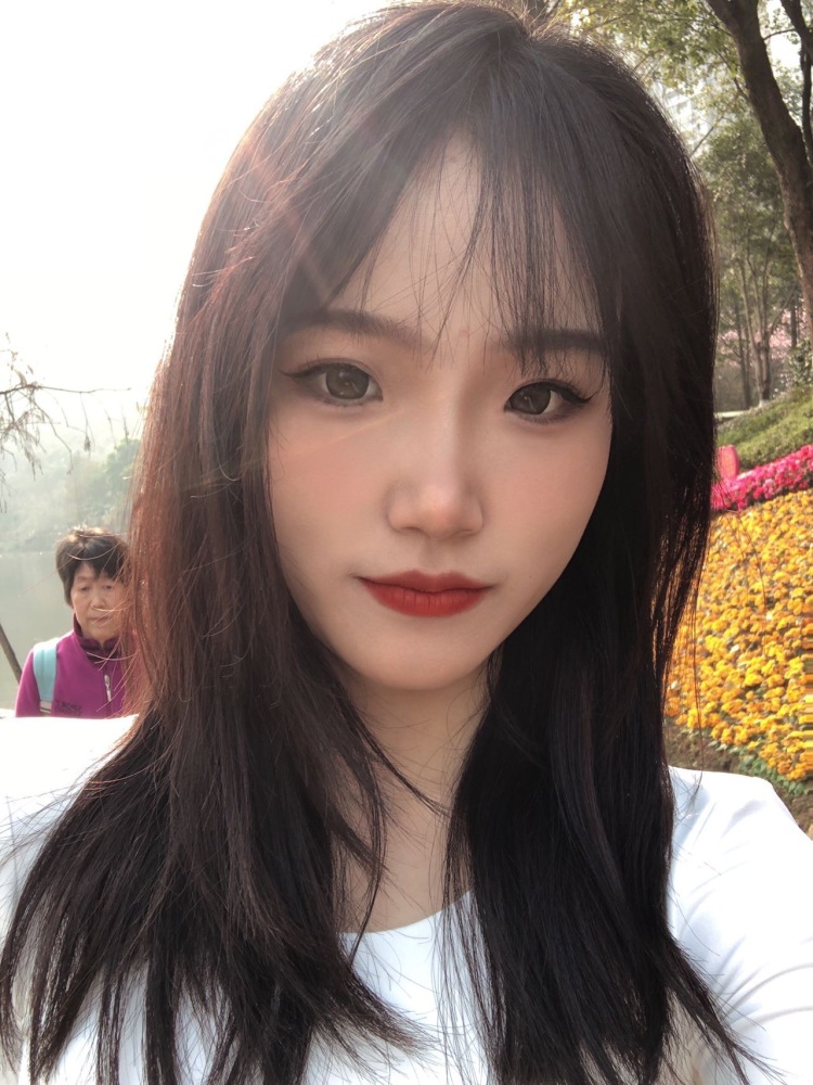 软水-重庆市·重庆市·渝中区--爱好拍照,职业:瑜伽老师,很喜欢买新衣服拍美美的照片,性格比较开朗,活泼,想找一个兼职