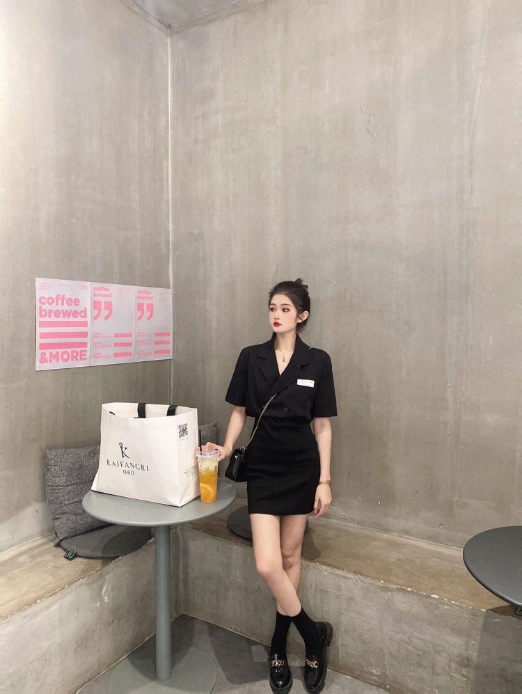 小v-广东省·揭阳市·普宁市-抖音-承接拍（服装 首饰 箱包 鞋 化妆品等）
7年的实拍模特（内景 外景 视频等）
接拍过：淘宝详情页，淘宝逛逛推广视频，抖音讲解视频，买家秀