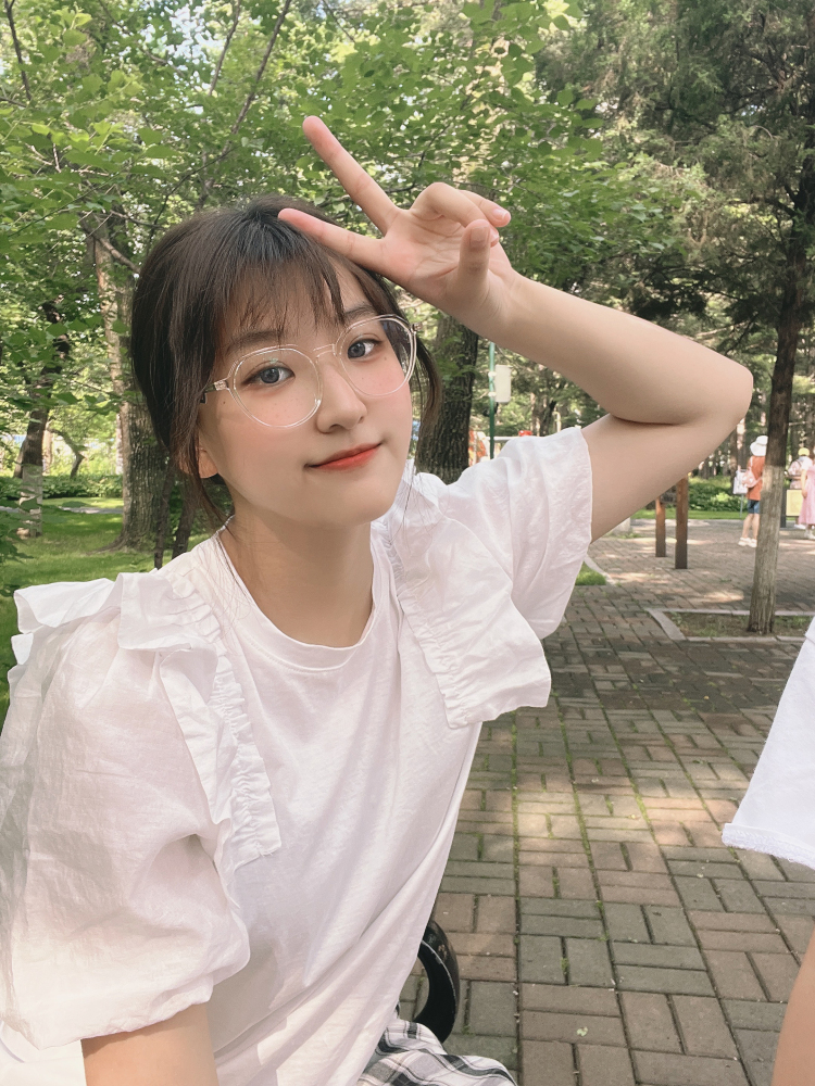 Biubiu-吉林省·吉林市·丰满区-抖音知乎某红薯微博-P图拍照 自拍他拍外景 有氛围感 有钢琴 抖音有点粉丝 有微博某红薯