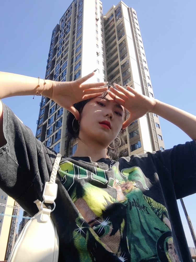魔虞-四川省·成都市·双流区-微博 抖音-买家秀 平面模特兼职 爱好拍照 P图技术好 能够充分展示产品的特色