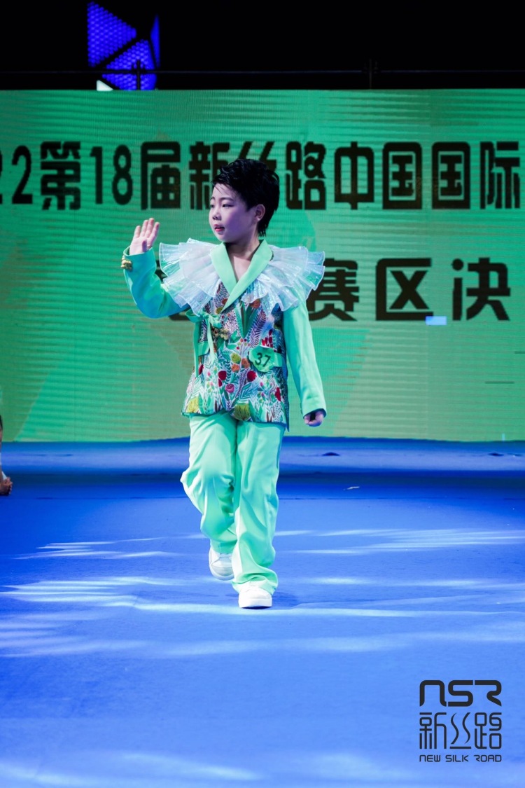 童模骞骞-安徽省·宿州市·砀山县-抖音-8岁的男孩,开朗阳光,爱笑
爱好画画走秀跳舞
特长走秀
可以带货