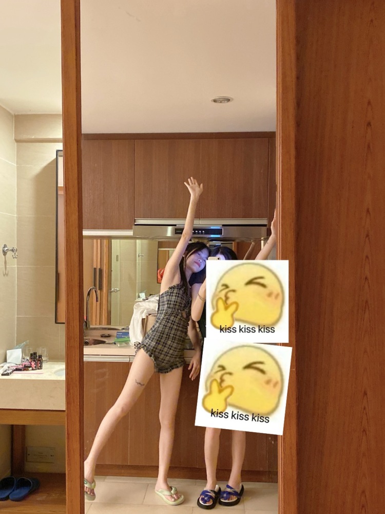 Tina-广东省·佛山市·顺德区--喜欢拍照,身高160 体重42kg ,接寄拍,服装、首饰、包包都🉑️
