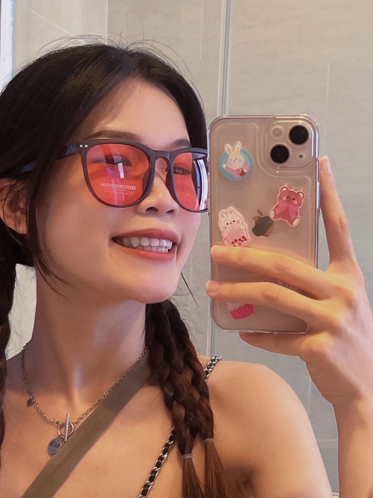 Tina-广东省·佛山市·顺德区--喜欢拍照，身高160 体重42kg ，接寄拍，服装、首饰、包包都🉑️