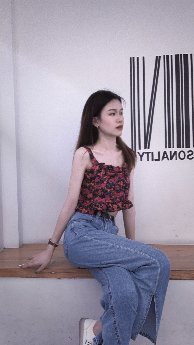 Tina-广东省·佛山市·顺德区--喜欢拍照，身高160 体重42kg ，接寄拍，服装、首饰、包包都🉑️