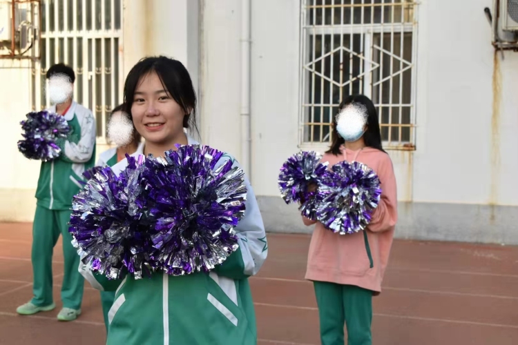 LvyYang.·-青海省·海南藏族自治州·贵德县-抖音和快手-我认为我拍照挺好看的,满分十分的话,给自己长相打六分,拍照打八分吧哈哈哈哈哈哈,还有会p图,会化妆。接寄拍或者送拍,可以出优质图片,拍到您满意为止!本人有耐心!