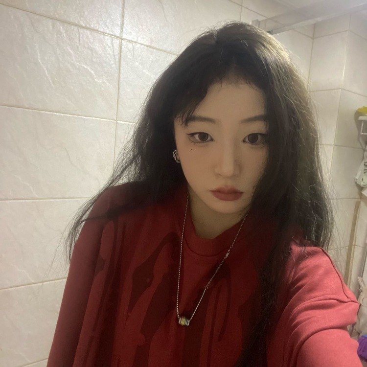 凹凹💫-江苏省·南通市·通州区--比较擅长美术 摄影 可以接寄拍 接抖音测评 可以接衣服 鞋子 化妆品 之类的寄拍 本人160cm 46公斤 身材一般般