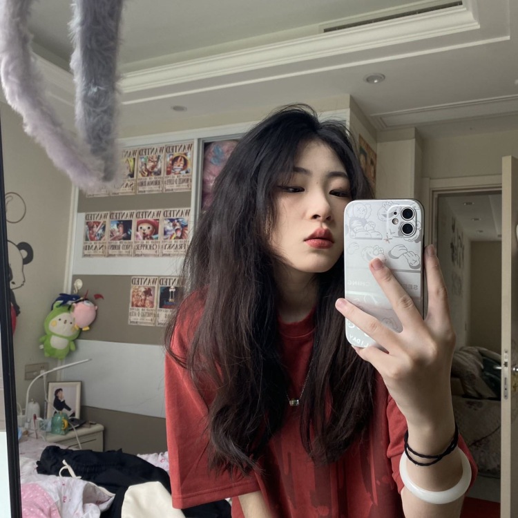 凹凹💫-江苏省·南通市·通州区--比较擅长美术 摄影 可以接寄拍 接抖音测评 可以接衣服 鞋子 化妆品 之类的寄拍 本人160cm 46公斤 身材一般般