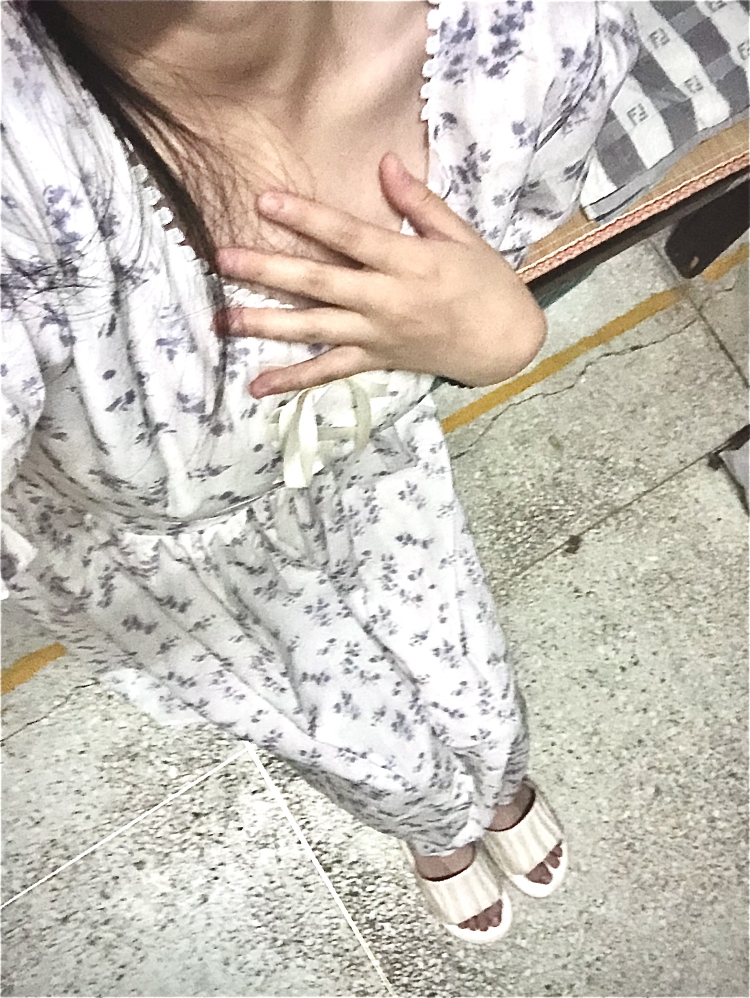 心事-浙江省·衢州市·柯城区-抖音 快手-在读高三 学艺术的 会拍摄 个人便嫩妹 想接寄拍 时间偏自由一些 价位在30到100之间 要安全性高些的店家 照片的最后一张是我给我朋友拍的 求店家q我 栓q啦