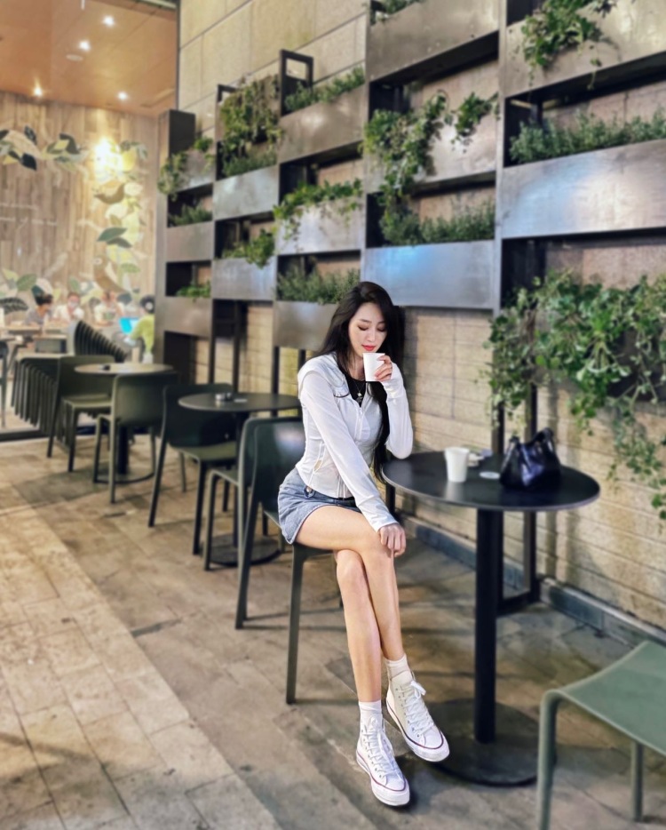 冰美式🧊-广东省·深圳市·龙华区--平面模特兼职 穿搭寄拍博主 买家秀 有意向的可以Q我一下哦 性格开朗 容易相处哦
