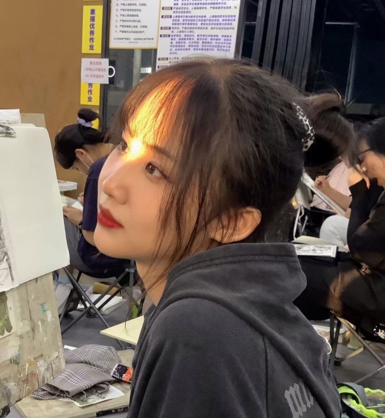 六点零二分-四川省·成都市·武侯区--接寄拍 约拍 费用协商 各种风格均可以尝试 欢迎联系我，在校大学生