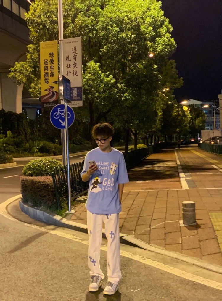 🌵-福建省·龙岩市·新罗区--大家好!我是龙岩网红:🌵
主接衣服穿搭寄拍 种草带货 效率高 速度快 诚信第一 只是想赚点钱🙏🙏🙏
艺名:🌵
身份:学生
年龄:18
身高:180CM
体重:60KG
坐标:福建省·龙岩市·新罗区
#