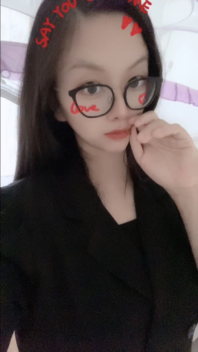 简-湖南省·永州市·蓝山县--小女子身高168cm,体重63kg,三围95-77-98,鞋码39
可以驾驭各种风格,喜欢拍照
