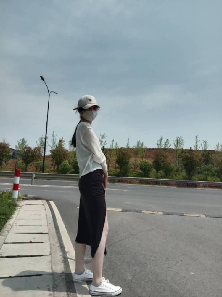 想穿裙子了-河南省·郑州市·中牟县--本人比较喜欢拍照，身高166体重95，对待事情认真，还希望能够多多合作