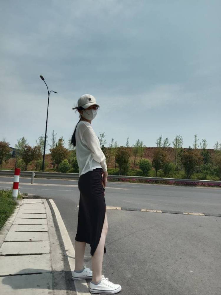 想穿裙子了-河南省·郑州市·中牟县--本人比较喜欢拍照,身高166体重95,对待事情认真,还希望能够多多合作