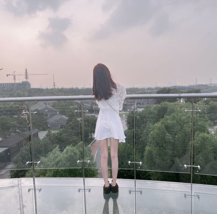 Nuyoah🦋-吉林省·长春市·二道区--本人身高167  体重86  可做寄拍模特 工作自由  适合各种风格 可拍服装 首饰  包包  鞋子  化妆品
