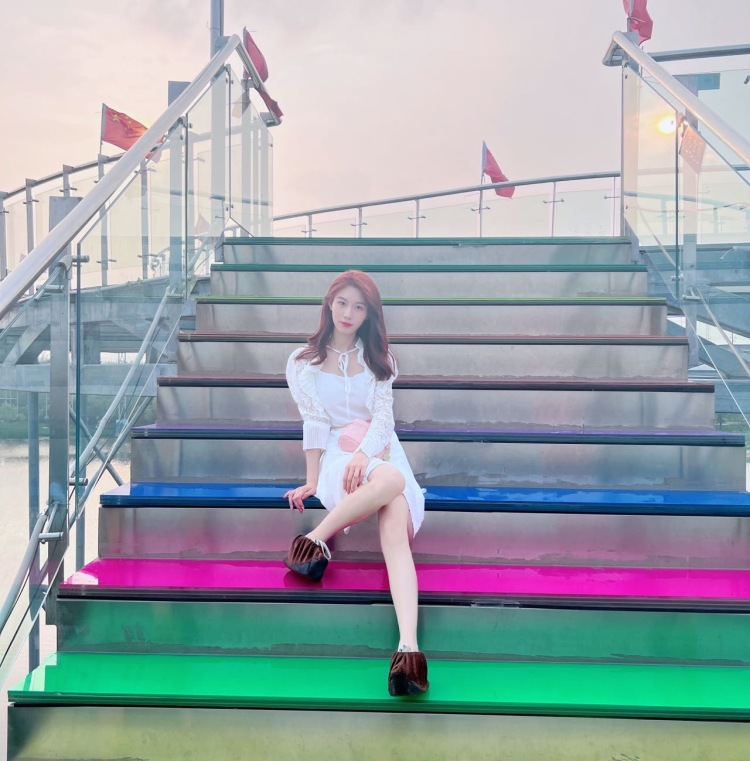Nuyoah🦋-吉林省·长春市·二道区--本人身高167  体重86  可做寄拍模特 工作自由  适合各种风格 可拍服装 首饰  包包  鞋子  化妆品