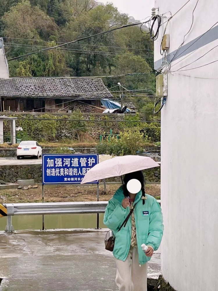 Z-福建省·宁德市·福鼎市-某红薯-平常拍一些穿搭照片 接寄拍 拍照风格多变 体重90 身高165