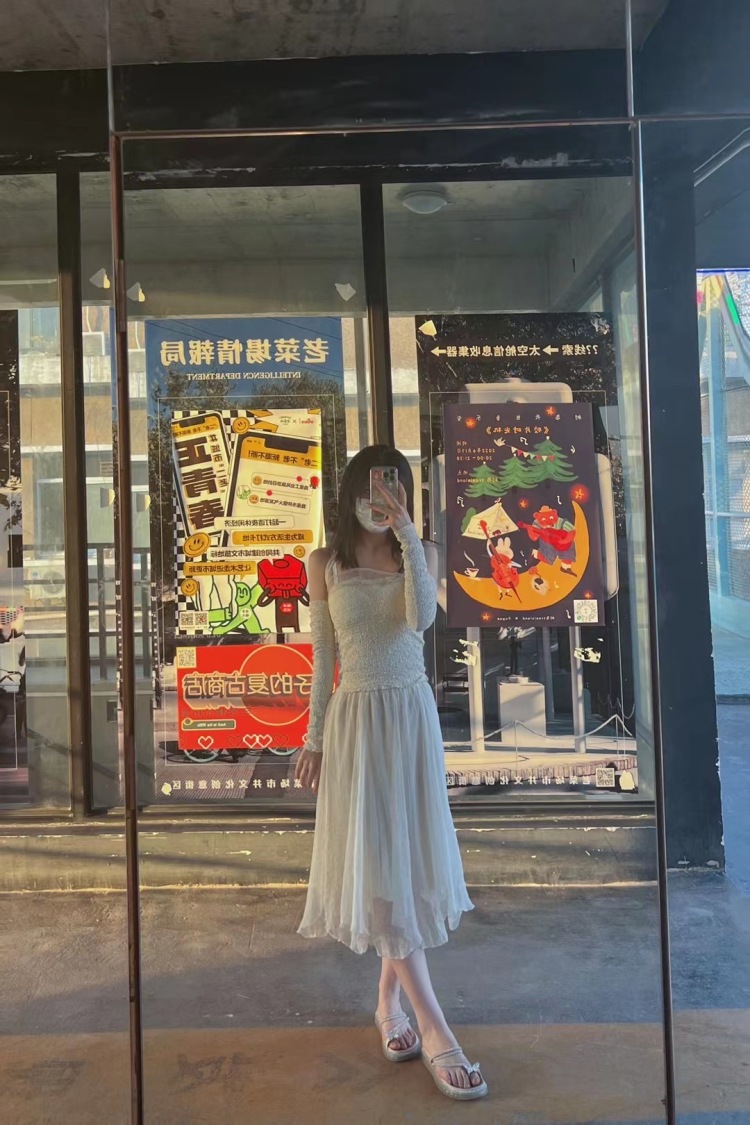小花🐷-陕西省·西安市·雁塔区-抖-接寄拍,买家秀 ,衣服,首饰,手机壳,日用品,都可拍。本人性格外向 可盐可甜 可以拍成熟也可以拍甜美 and 酷 会自己进行修图 身高164 体重105