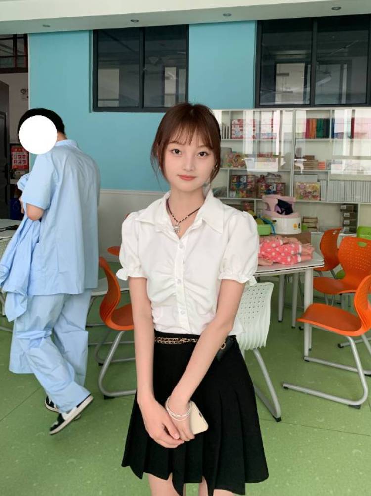 慧-安徽省·蚌埠市·怀远县-抖音某红薯快手-我是个学生，身高160体重82。平时喜欢自拍，有需要的话可以接单寄拍，长相还行，不是网红带不了货，
可以帮忙拍模特照，什么风格都可以尝试，需要的可联系我哦