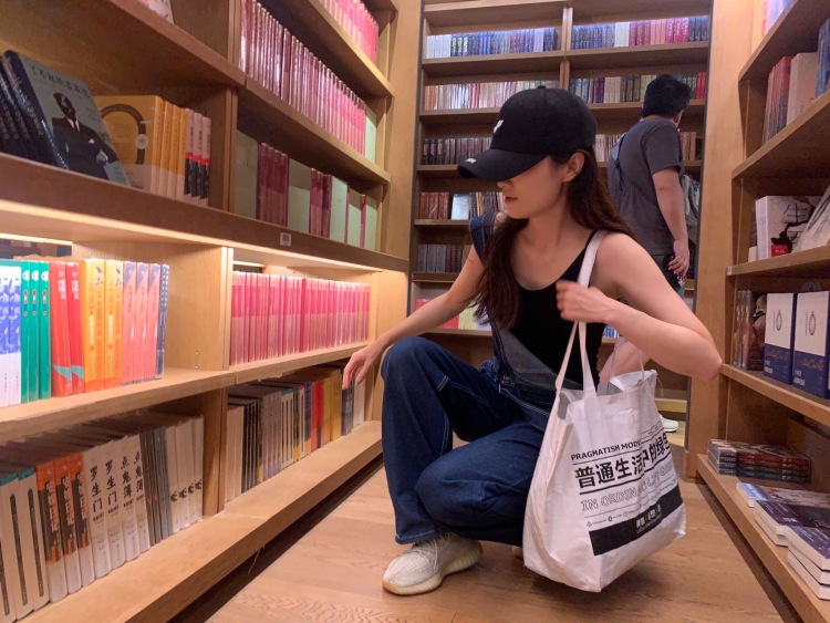 Eʟɪᴀᴜᴋ.-陕西省·渭南市·韩城市-抖音、某红薯、微博-接各种寄拍 买家秀 会P图................
身高：163CM
体重：46KG