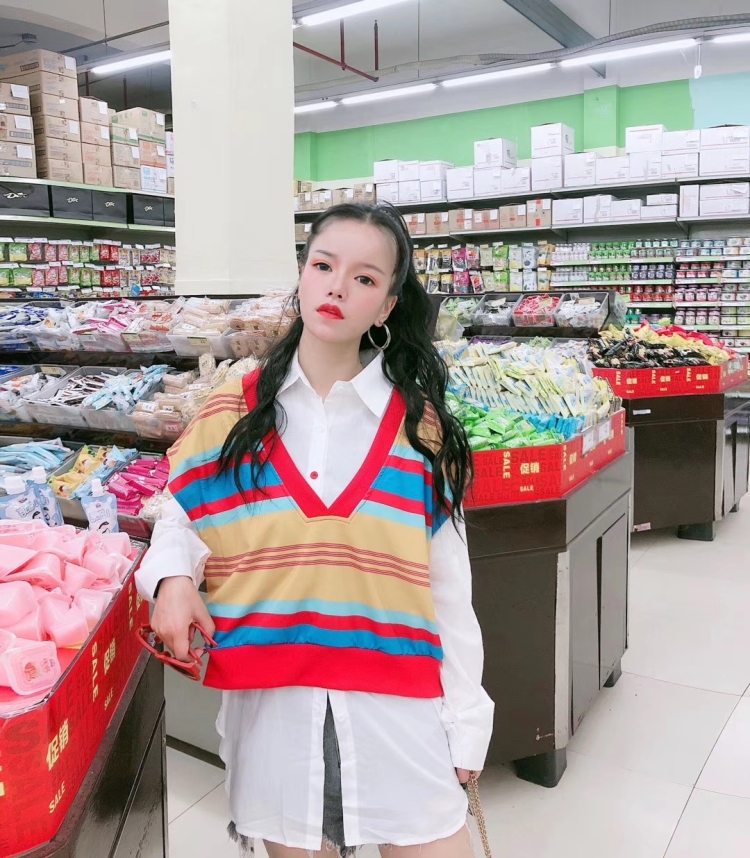 丸子ZGws-浙江省·宁波市·余姚市-抖音、某红薯、-身高：158苗条的小个子
体重：90斤
年龄：26岁
兴趣爱好：拍摄、运动
职业：拍摄剪辑
＃接寄拍＃手拍、服装、饰品都可