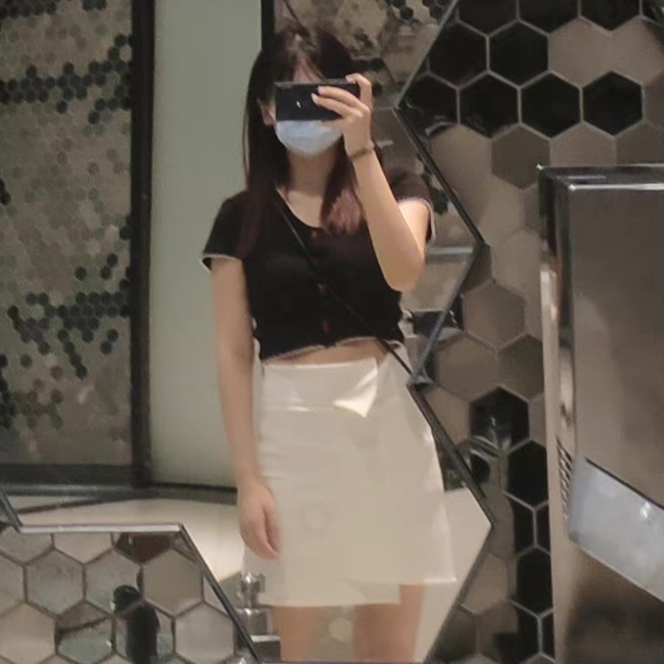 橘子汽水-江苏省·南通市·如皋市--身高168,体重120,肩宽微胖女孩,平时买到显瘦的衣服就喜欢拍拍拍,照片都是手机原相机拍摄,用于买家秀很真实,不会被看出来是刷的哈哈哈哈,当然要p图也可以,寄拍送拍都行,新手期待第一单(≖‿≖)✧
