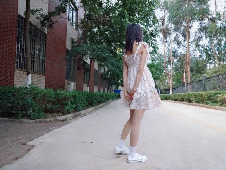 快乐兰兰-云南省·昆明市·嵩明县-抖音-学生，身高156体重38，什么风格的衣服都尝试过，可甜可辣，jk裙子会拍的更好。