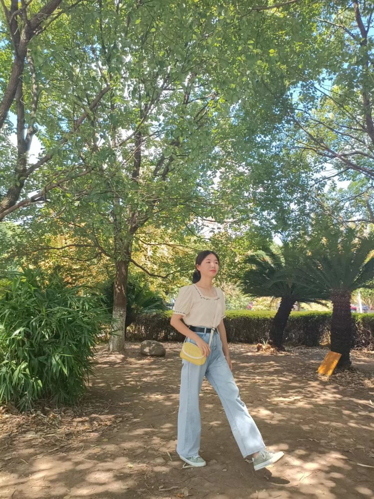 雁北飞-江西省·萍乡市·莲花县-快手 抖音 淘宝 拼夕夕-本人学生党一枚，擅长批图拍照，身高体重167 52 可接各类服饰饰品鞋类包类寄送拍，不接内衣