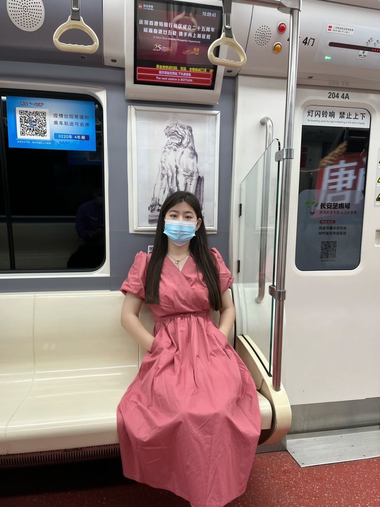 桃子妹妹R-陕西省·西安市·雁塔区-快手-hello大家好!我平时就比较喜欢美妆呀服装之类的,要是有合适我的可以直接来找我,谢谢啦~