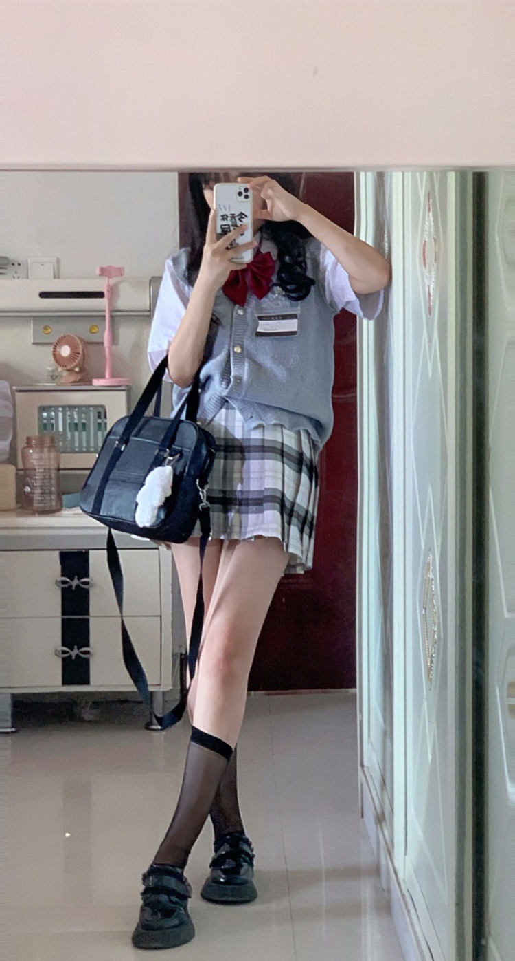 哒哒-安徽省·阜阳市·太和县--女 160cm 42kg 鞋码36 在校大学生空闲时间多 会拍照会图
审美能力在线 会找光线 角度 背景 脑洞很大 交片很快 可以尝
审美能力强 化妆技术高 会拍照 p图技术好出图快
试各种风格 质