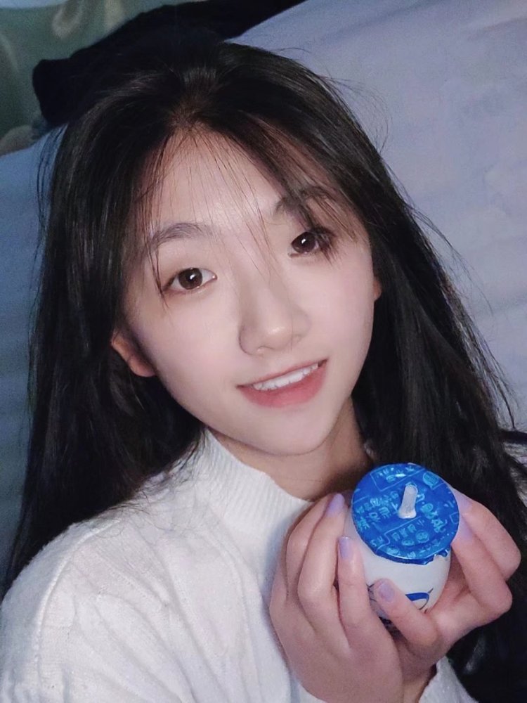 椰瓦瓦-云南省·大理白族自治州·大理市-抖音-可接饰品、服装买家秀...。
身高155、体重43公斤
本人还在上学期间,工作认真勤勉、负责。
个子比较小偏可爱甜美一些